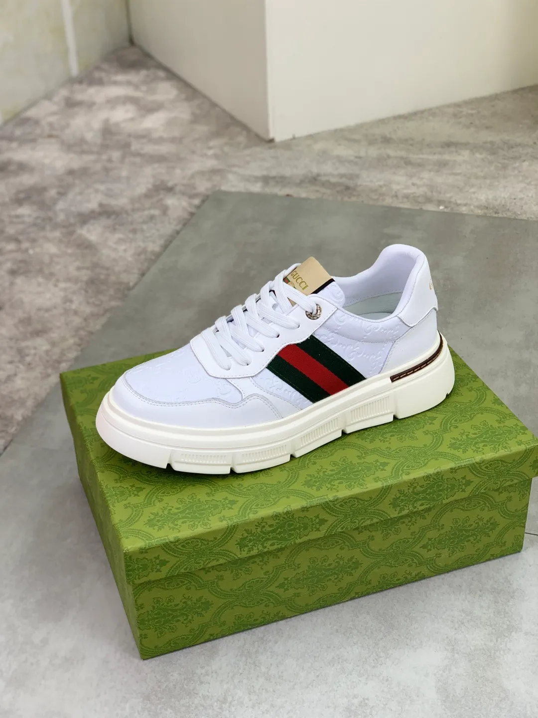 Men's shoes 💰P400💰[New style]🆘 The latest model from Gucci GUCCI official website🎁Classic casual and fashionable men's shoes👟Best model💥The style is simple and elegant, exclusive for trendy men. Unique official website latest brand elements👑Gucci original decoration, fashionable and generous, original soft calfskin fabric➕Comfortable soft first-layer pigskin lining ✅The official website specifies wear-resistant casual outsole, the classic model is photographed in real life🎬Color: 2️⃣colors available😍Number of codes: 38-44
